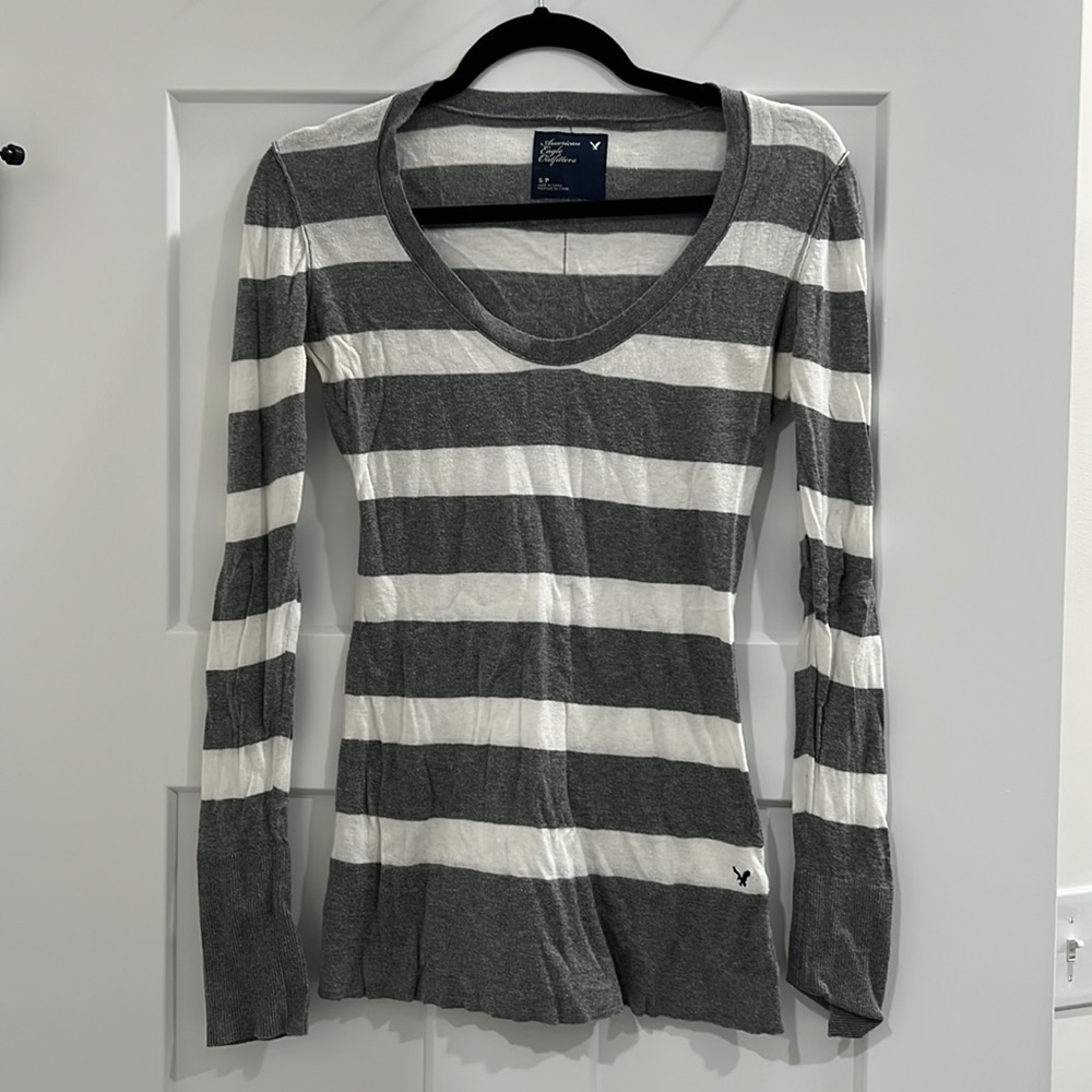 American Eagle white and gray striped sweater